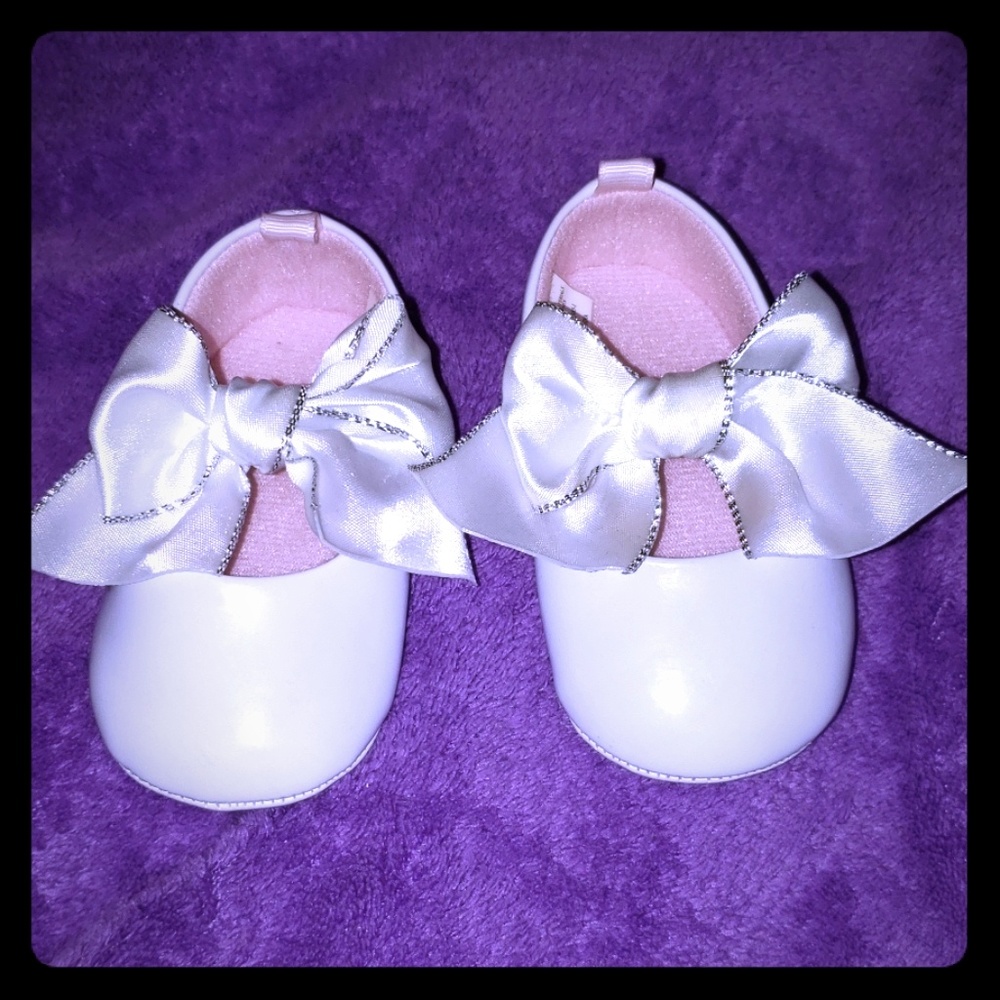 Adorable, white Stepping Stones dress shoes